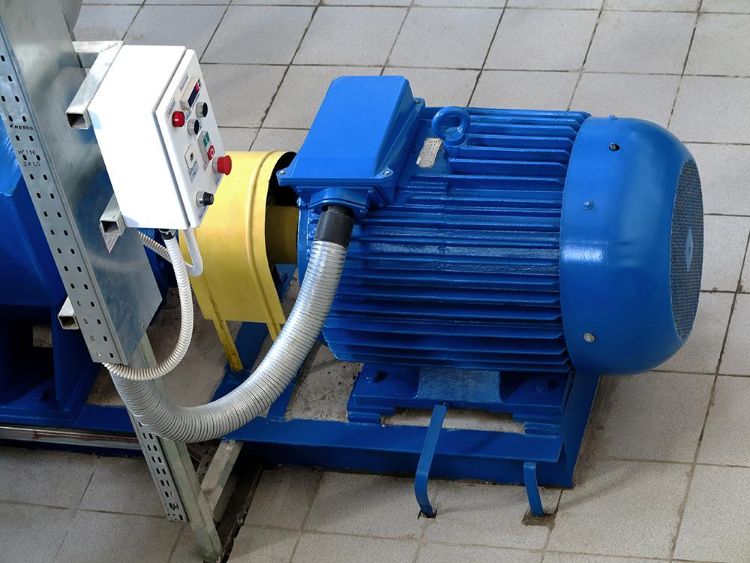 Installation et maintenance de pompe de surpression Laval